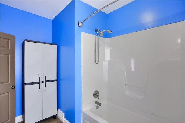 bathroom featuring shower / tub combination