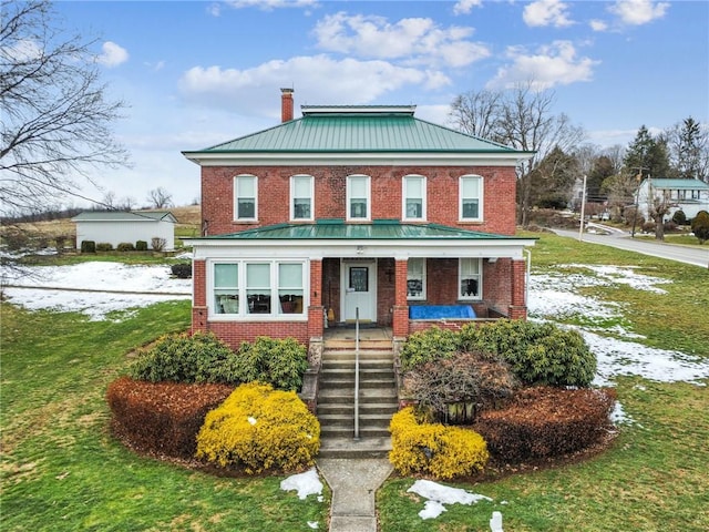 view of front facade featuring a front yard and covered porch