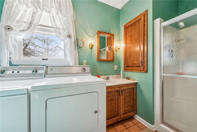 clothes washing area with cabinets, washer and clothes dryer, sink, and light tile patterned floors