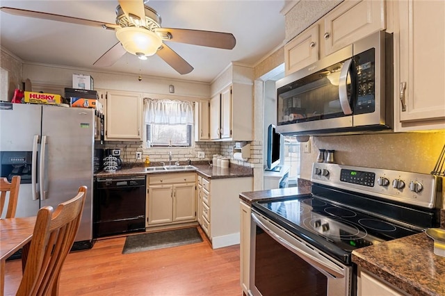 kitchen with sink, light wood-type flooring, ornamental molding, appliances with stainless steel finishes, and ceiling fan