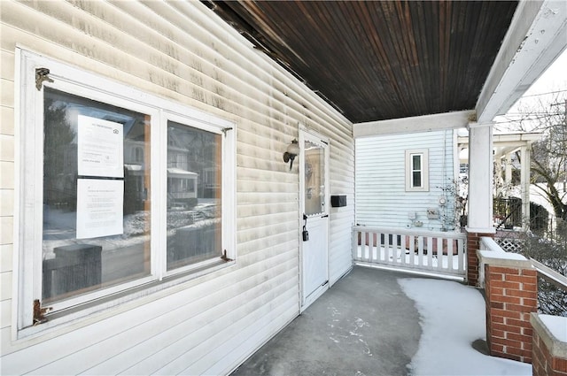 doorway to property with covered porch