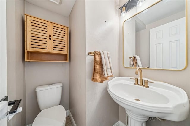 bathroom featuring sink and toilet