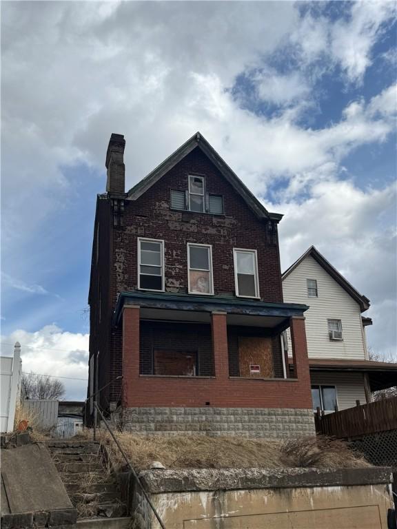 view of front of home featuring covered porch