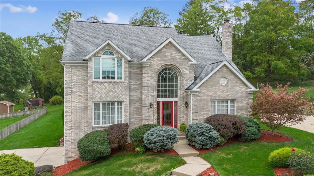 view of front of property with a front yard