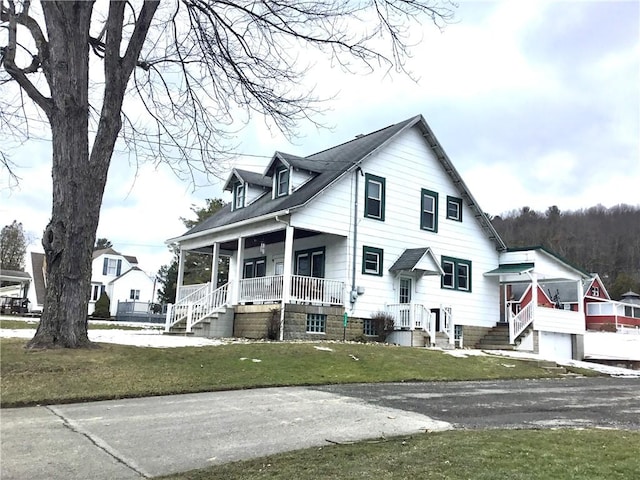 view of front of house featuring a front lawn and a porch