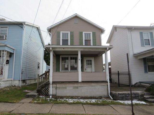 view of front facade with fence and covered porch