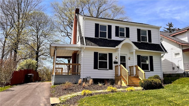 380 Spencer Ave, Sharon, PA 16146 - view of front facade featuring fence, a front lawn, a chimney, and roof with shingles