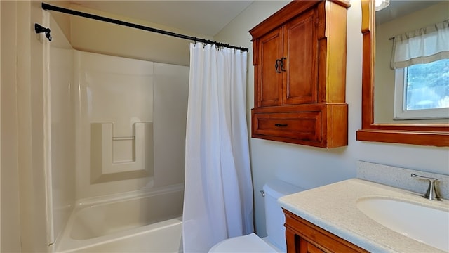 full bathroom featuring shower / bathtub combination with curtain, vanity, and toilet