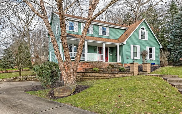 view of front facade featuring a front lawn and covered porch