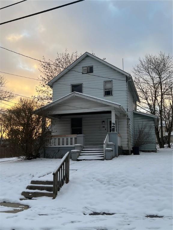 view of front facade featuring covered porch