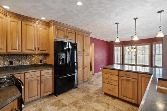 kitchen featuring sink, backsplash, hanging light fixtures, black appliances, and an inviting chandelier