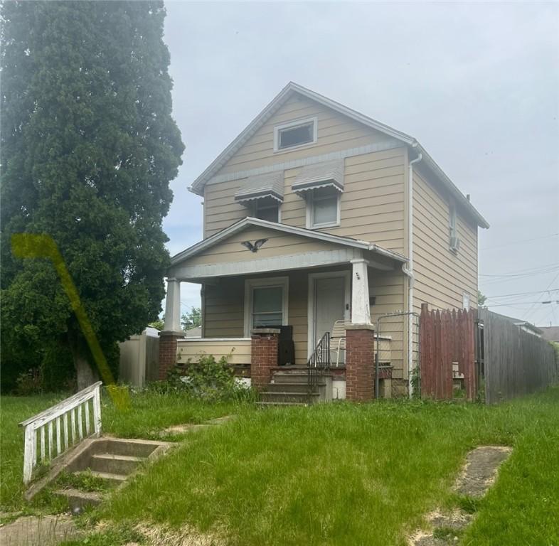 817 Baldwin Ave, Sharon, PA 16146 - traditional style home with a porch