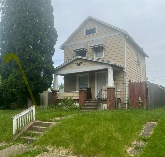 817 Baldwin Ave, Sharon, PA 16146 - traditional style home featuring a porch and fence