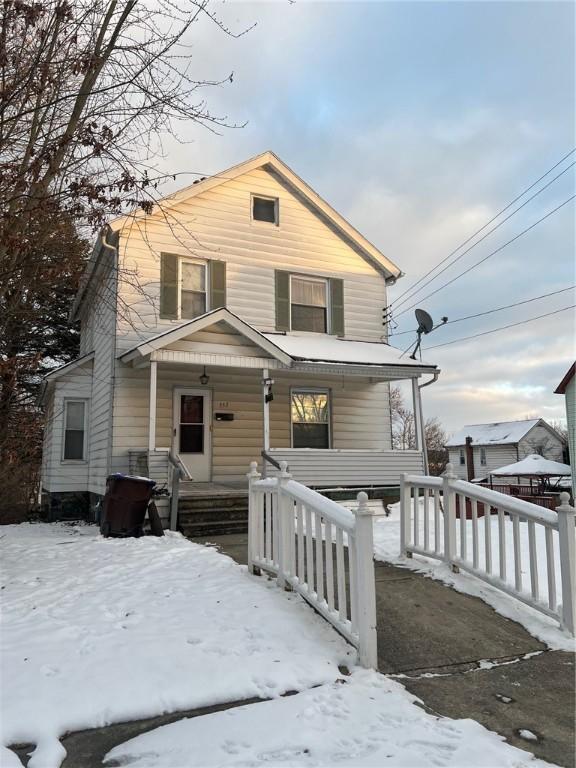 view of front facade featuring covered porch