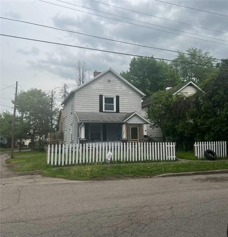 727 S State Line Rd, Sharon, PA 16146 - view of front of property featuring a fenced front yard, a porch, and a chimney
