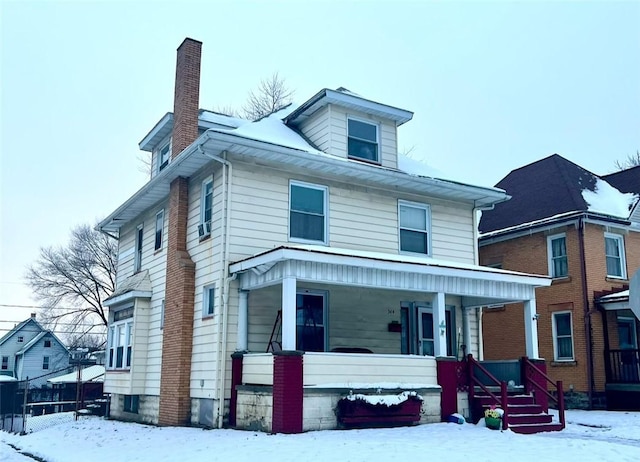 front facade featuring a porch