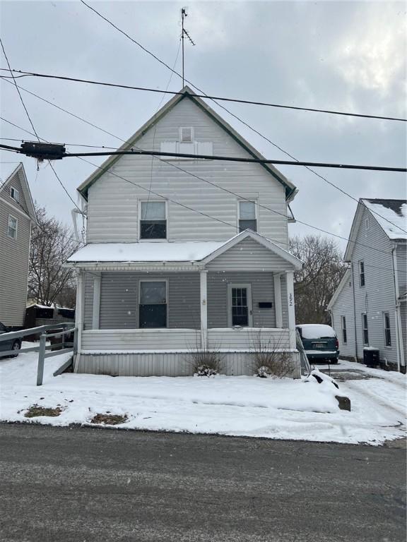 view of front of property with covered porch