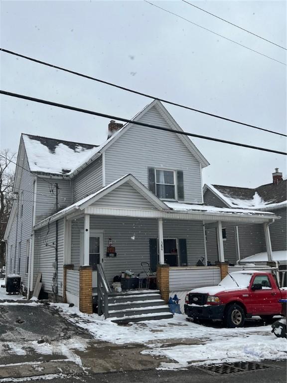 view of front of home featuring a porch