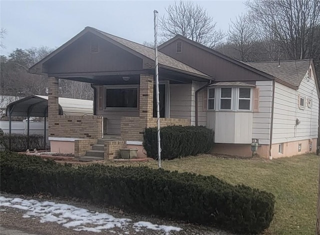 view of front facade featuring a carport and a yard