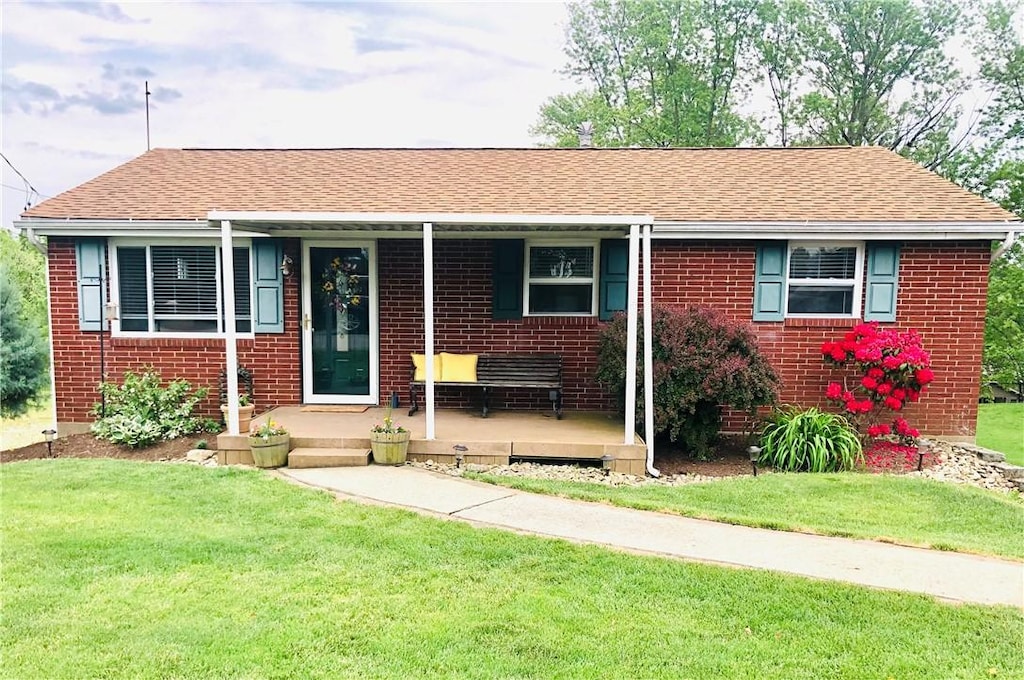 view of front facade with a front yard and a porch