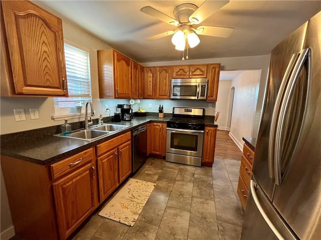 kitchen featuring sink, stainless steel appliances, and ceiling fan