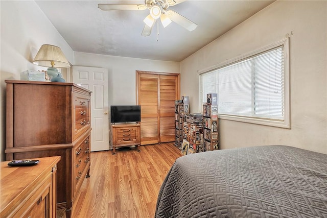 bedroom with light hardwood / wood-style floors, a closet, and ceiling fan