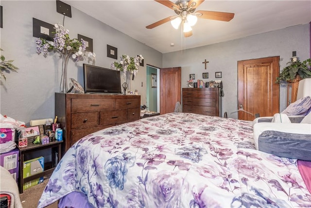 bedroom featuring ceiling fan