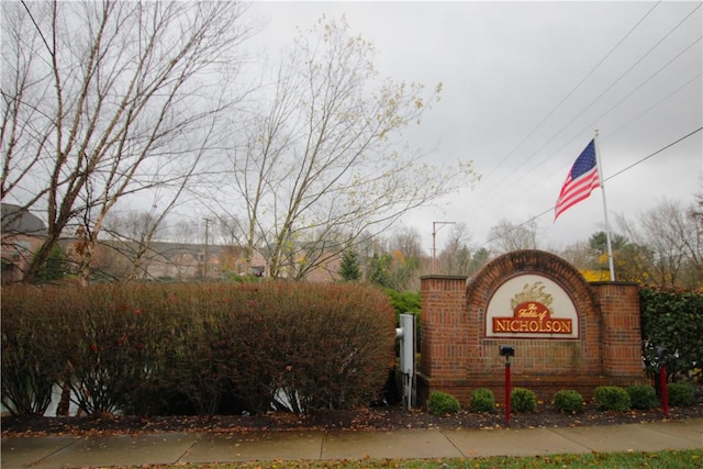 view of community / neighborhood sign