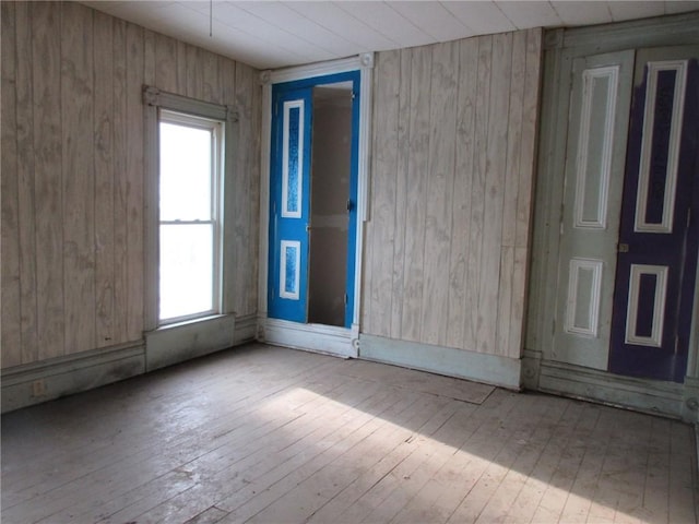 unfurnished room featuring light hardwood / wood-style flooring