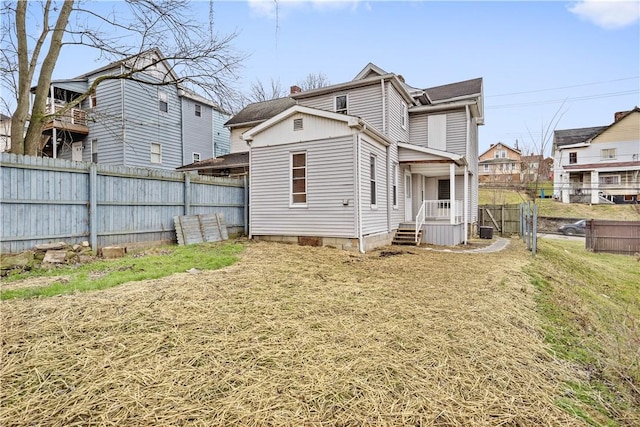 back of house featuring a yard