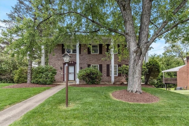 view of front of property with a front yard