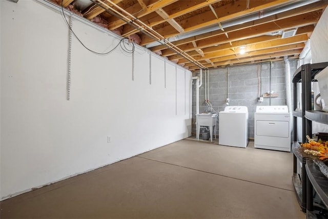 basement with sink and independent washer and dryer