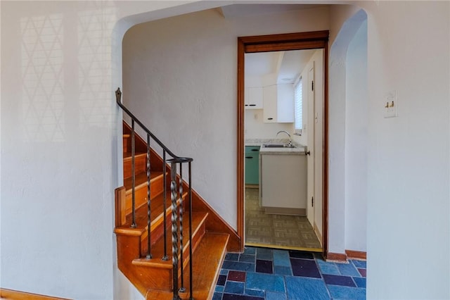 staircase featuring sink