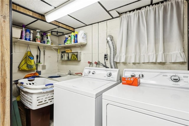 washroom featuring sink and washer and clothes dryer