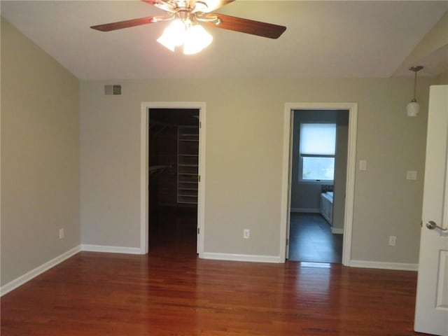 empty room featuring dark hardwood / wood-style floors and ceiling fan