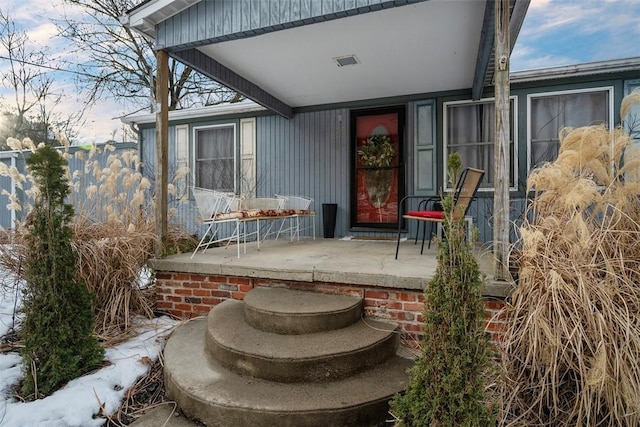 doorway to property with covered porch