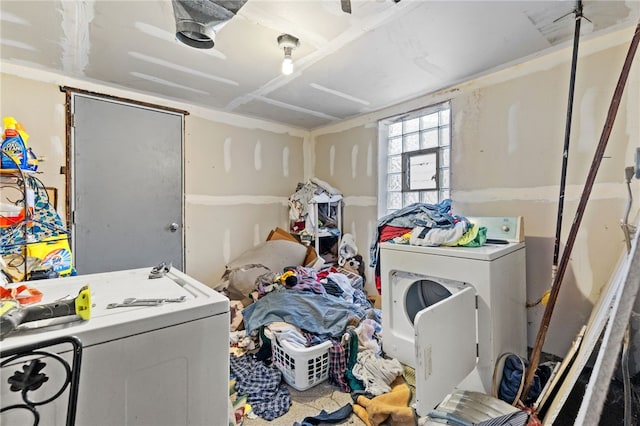 laundry area featuring washing machine and clothes dryer