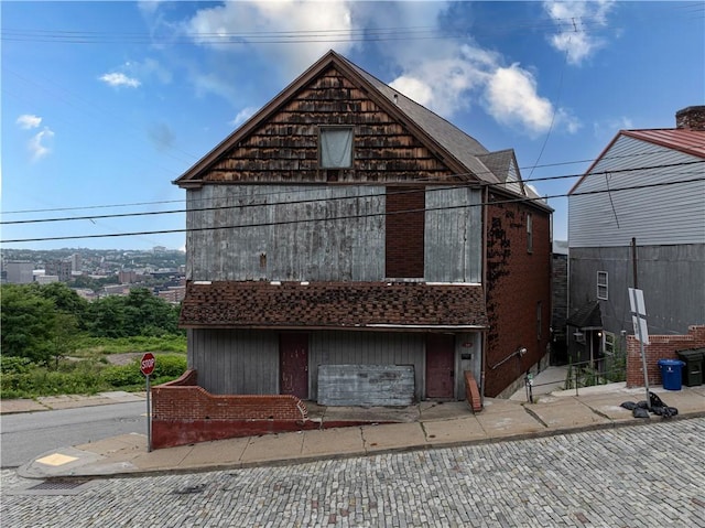 view of front facade