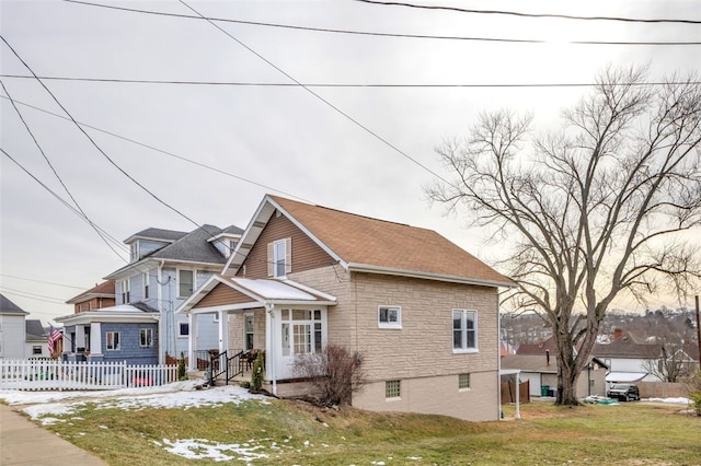 view of front of home featuring a front lawn