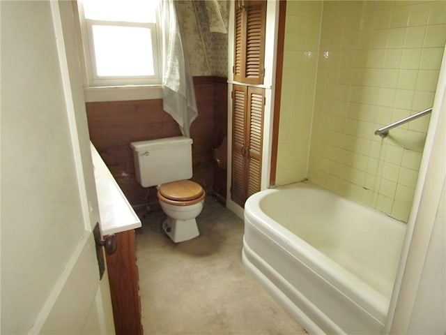 147 Carmichaels St, Dry Tav/Rices Landing, PA 15357 - bathroom featuring a bathtub and toilet