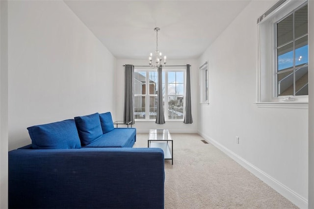 living room featuring an inviting chandelier and carpet