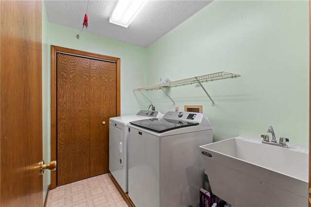 105 Lawrence Dr, Brighton Twp, PA 15009 - laundry area with washing machine and clothes dryer, light floors, and a textured ceiling