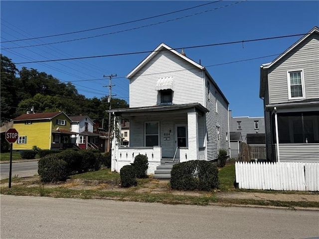 view of front facade with covered porch