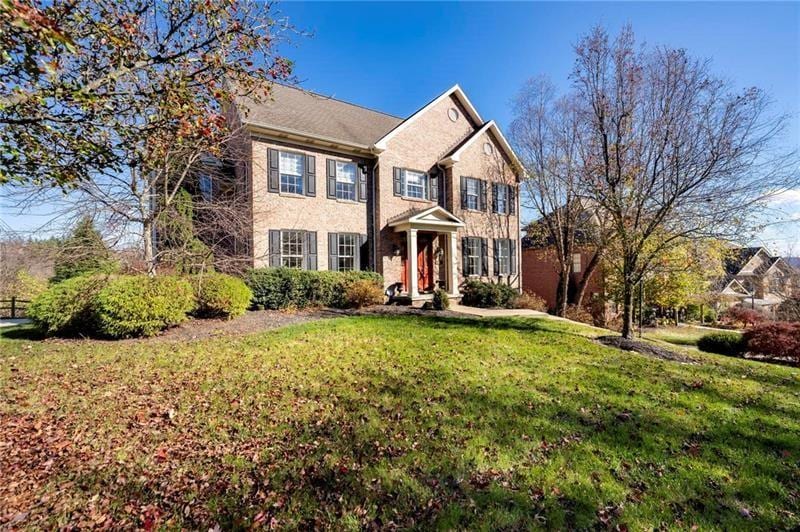 colonial home featuring a front yard