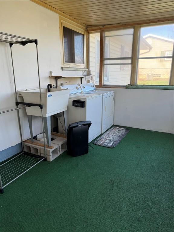 laundry area with carpet floors, separate washer and dryer, a healthy amount of sunlight, and wooden ceiling