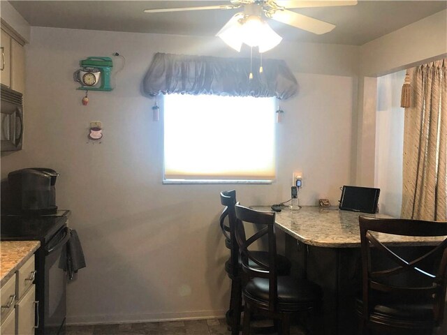 dining area with ceiling fan