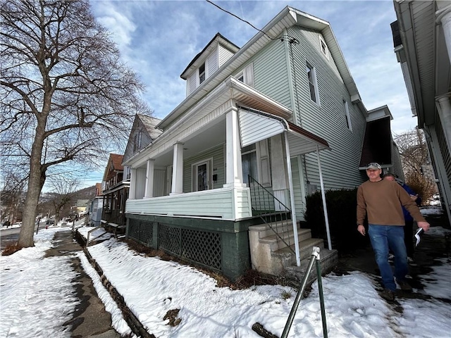 view of front facade featuring covered porch