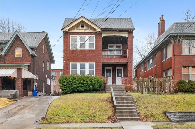 view of front of house featuring a front yard