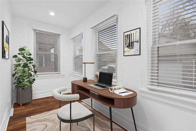 home office featuring dark wood-style flooring, recessed lighting, and baseboards