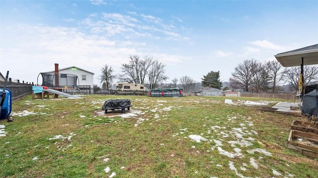 view of yard featuring a pool